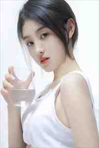 未婚夫和女兄弟在酒吧领证，我摇骰子让他们倾家荡产未删减版