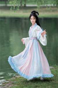 灯火阑珊待月明爆款热文